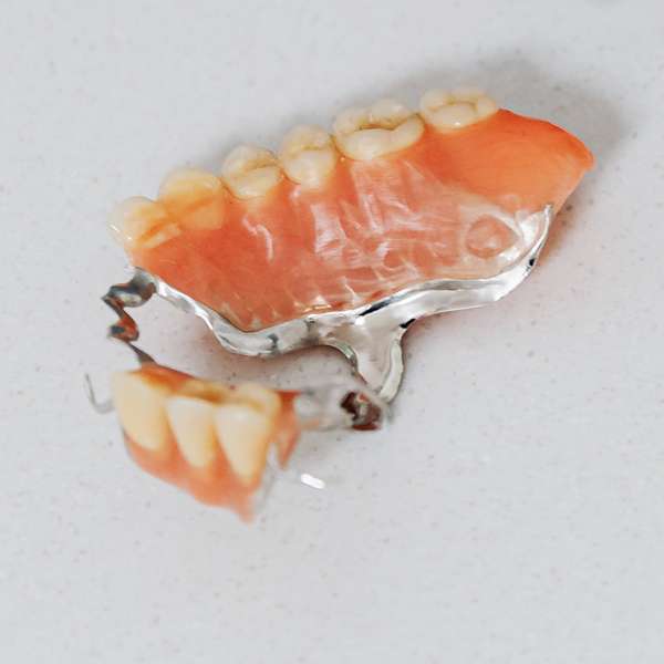 https://surreydenturecare.com/wp-content/uploads/2022/06/broken-dentures.jpg